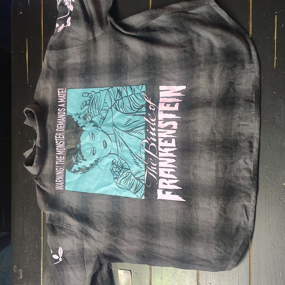 UNIVERSAL MONSTERS WOMEN'S PLAID BUTTON UP SHIRT
